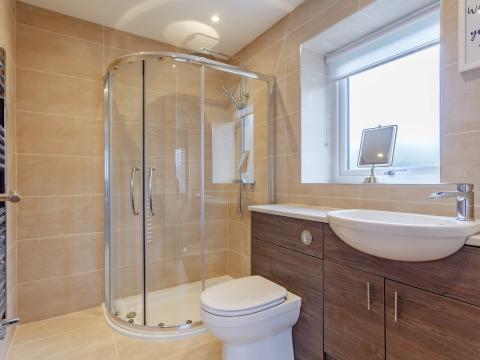 Riverside Retreat Ensuite Shower Room