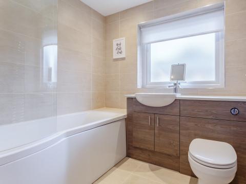Riverside Retreat Main Bathroom