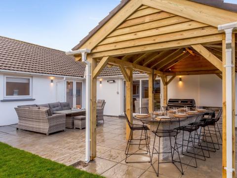 Riverside Retreat Outdoor Kitchen