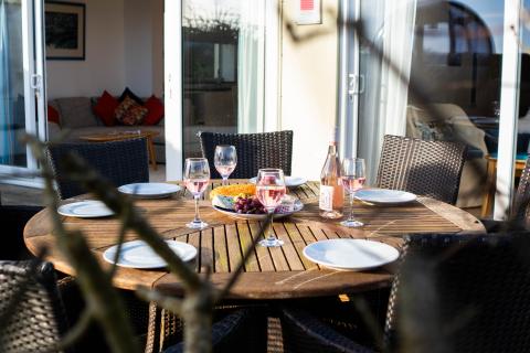 The Cove Outdoor Dining