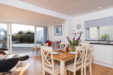 The Cove Kitchen/Dining Space